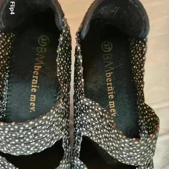 BERNIE  MERV CLOS TOE PUMPS - Picture 7 of 7